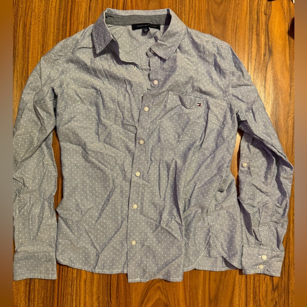 Tommy Hilfiger button-down women’s long sleeve light blue white polkadotted